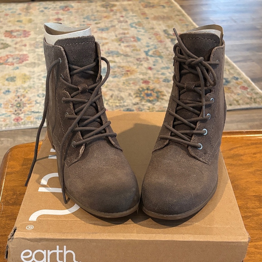Earth Women's Dark Brown Lace-Up Boots